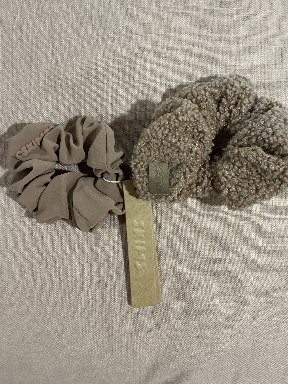 SKIMS NWT Teddy and Lion Scrunchie 2-Pack — sienna